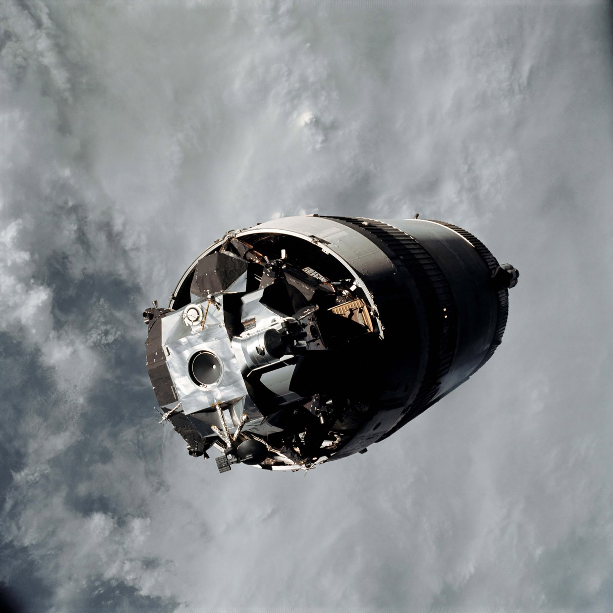 Apollo 9 - NASA door NASA Images