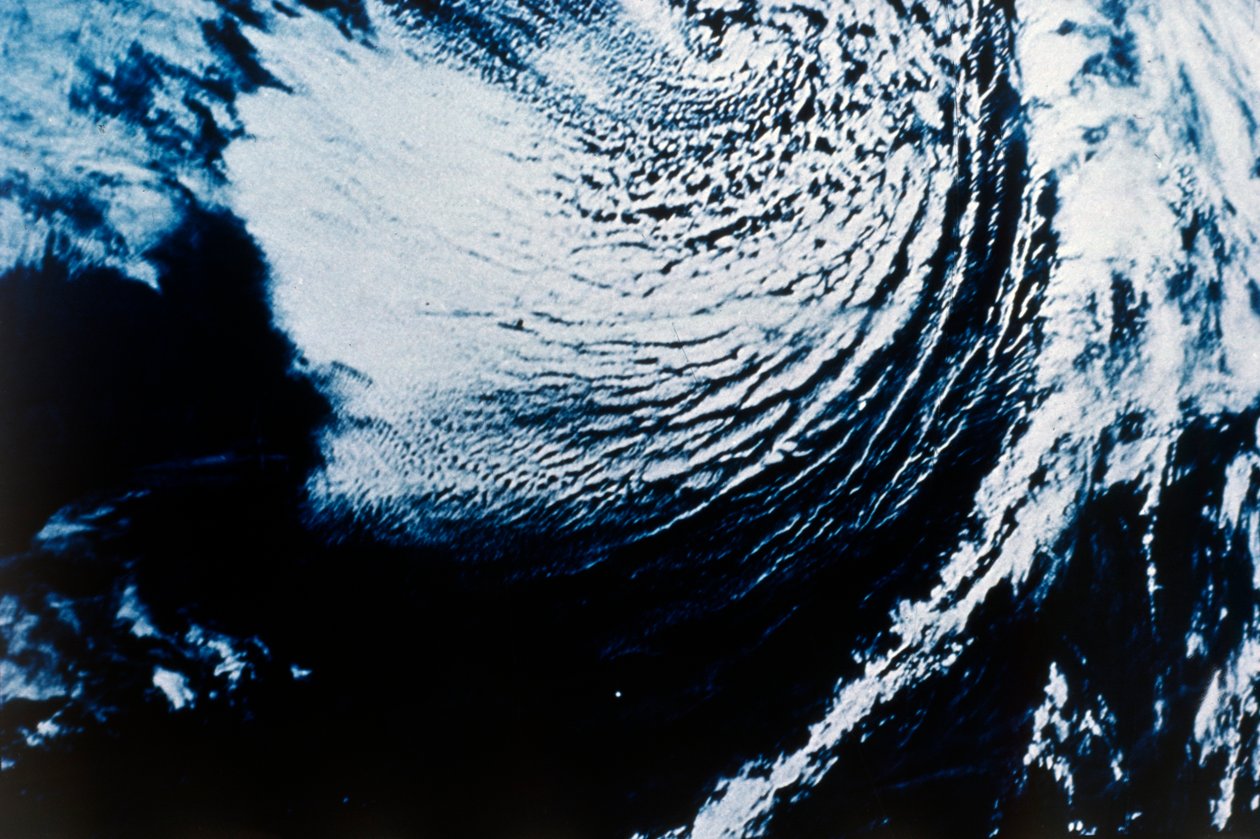 Aarde vanuit de ruimte - cycloon door NASA Images