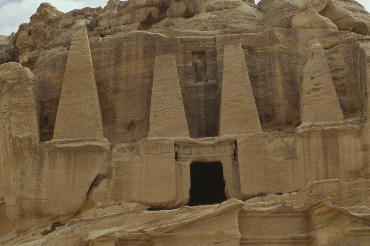Het monument van de piramides door Nabatean
