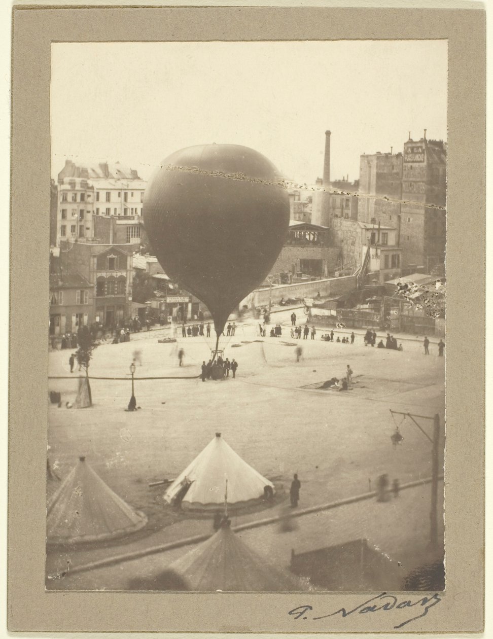 Le Neptune, Place Saint-Pierre in Montmartre door Nadar