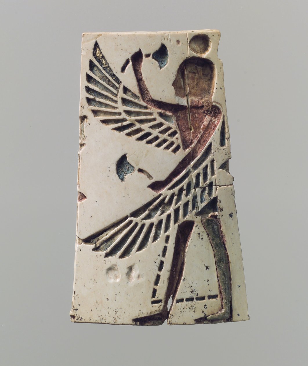 Champlevé meubel- of cosmetische doosplaat met een gevleugelde jongeling, c. 700 v.Chr. door Neo Assyrian