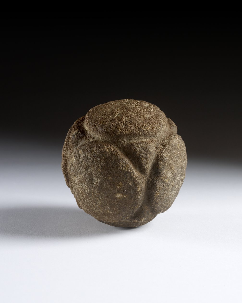 Gesneden bal, Laat-Neolithisch, Schotland, ca. 3750-2000 v.Chr. door Neolithic