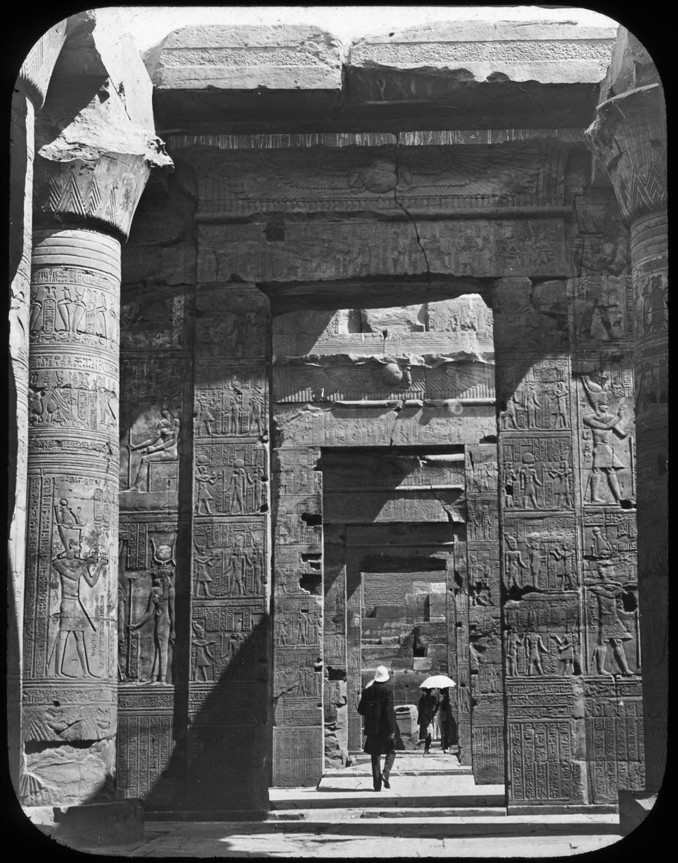 Tempelingang, Kom Ombo, Egypte door Newton and Co