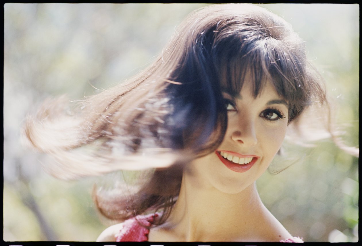 Marlo Thomas zwaait met haar haar door Orlando Suero
