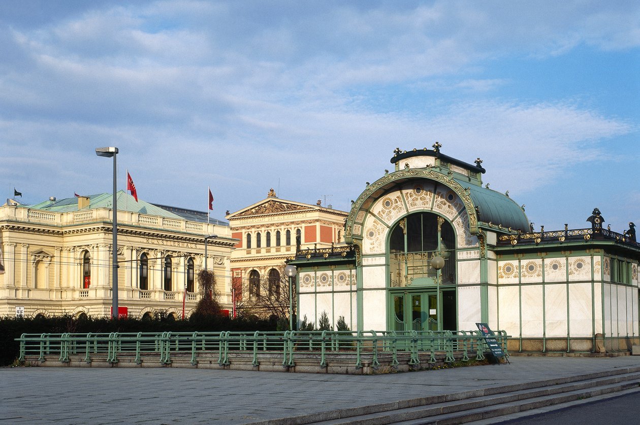 Het Otto Wagner Paviljoen op Karlsplatz door Otto Wagner