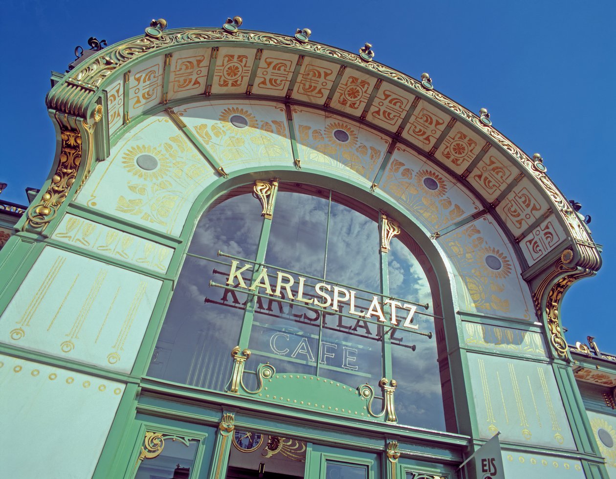 Uitzicht op Karlsplatz Stadtbahn door Otto Wagner