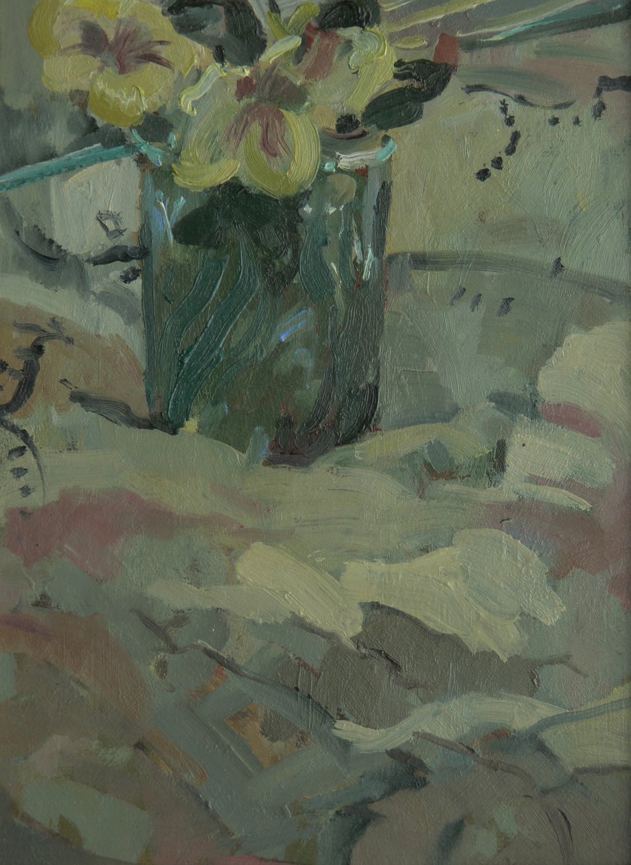 Gele bloemen in groene pot, 2009 door Pat Maclaurin