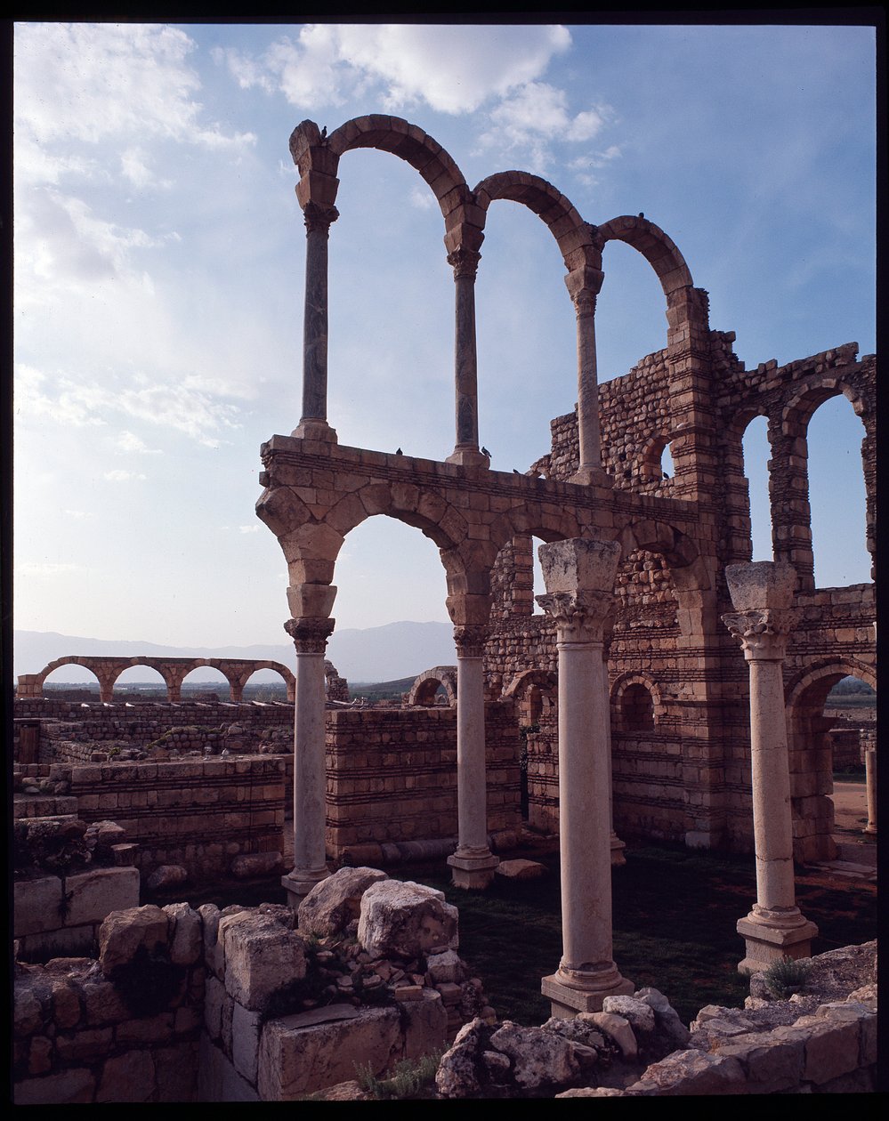 Uitzicht op de stad, 705-710 na Christus door Period Umayyad