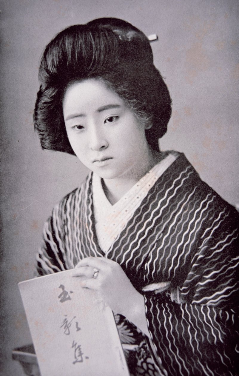 Japans meisje, ca. 1910 door Photographer Japanese