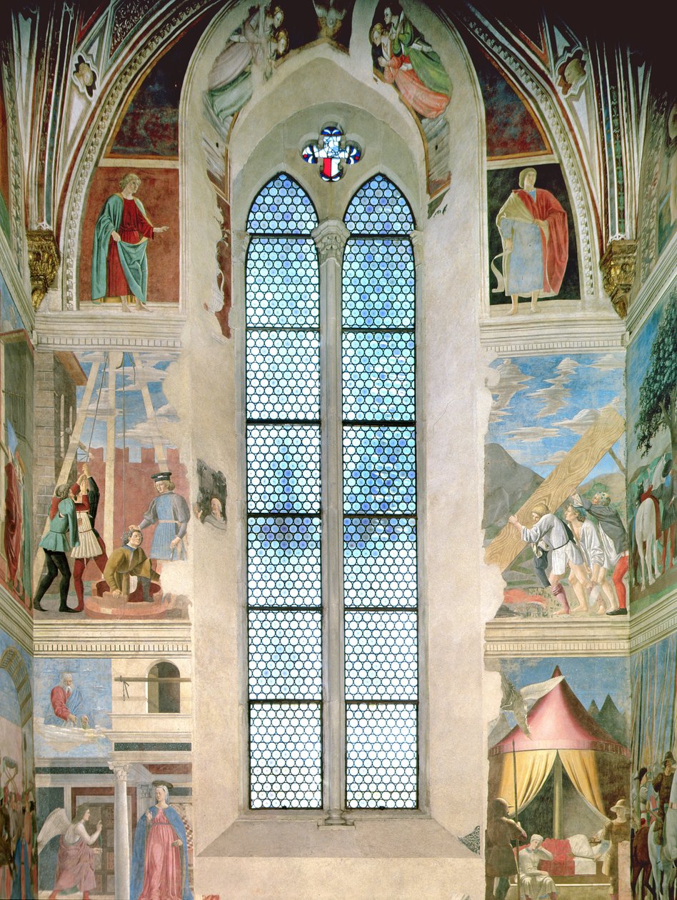 Zicht op de eindmuur van de apsis met fresco