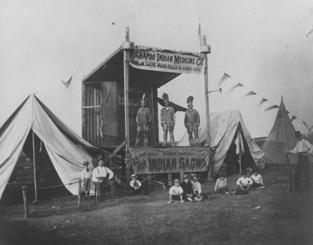 Kickapoo Indian Medicine Company, 1892 door Pierre A. Gentieu