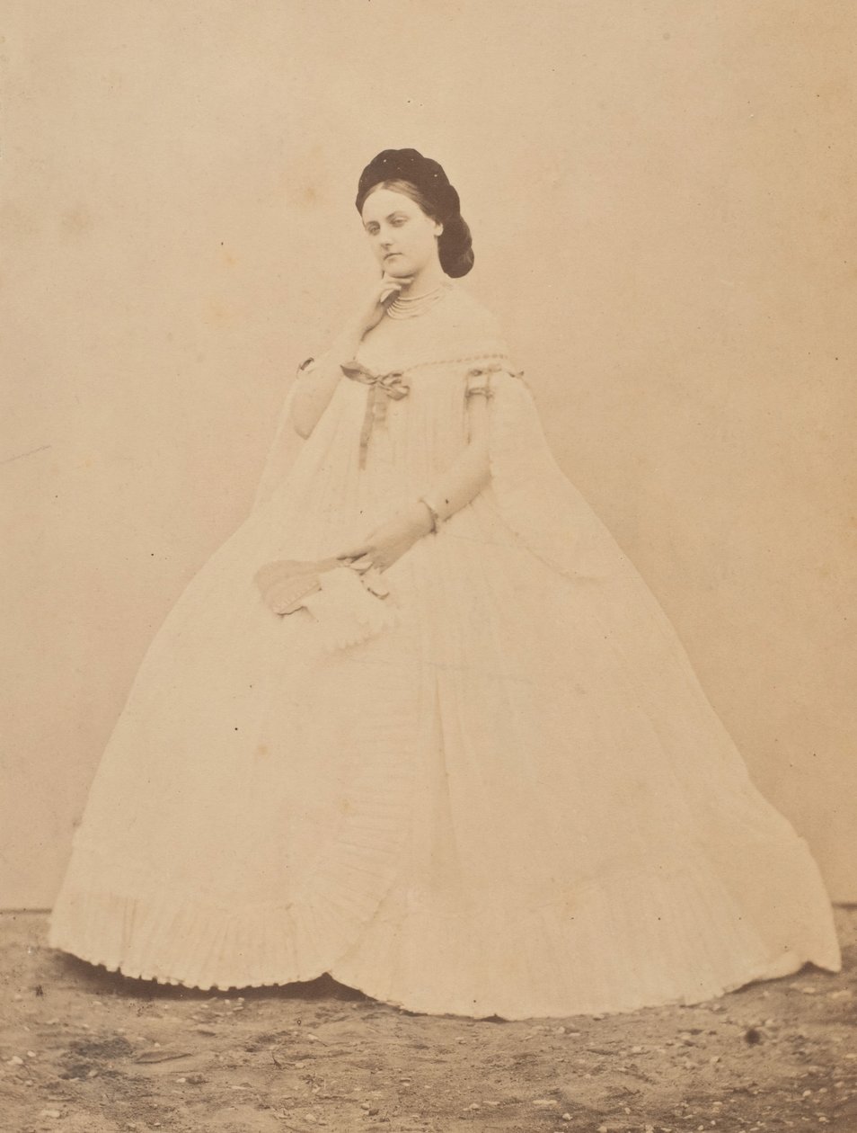 Le peignoir plisie autre door Pierre Louis Pierson