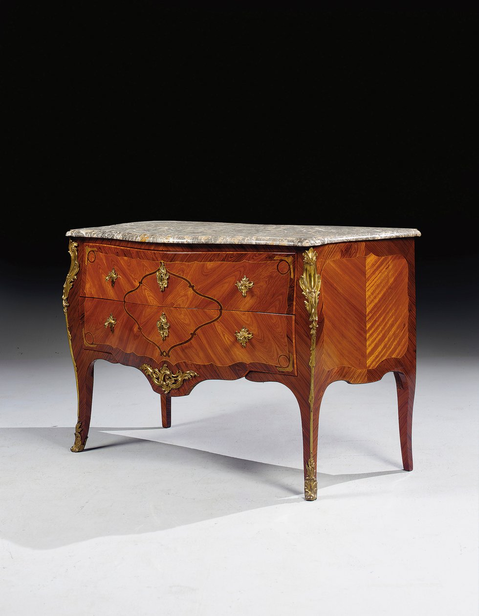Louis XV commode door Pierre Roussel