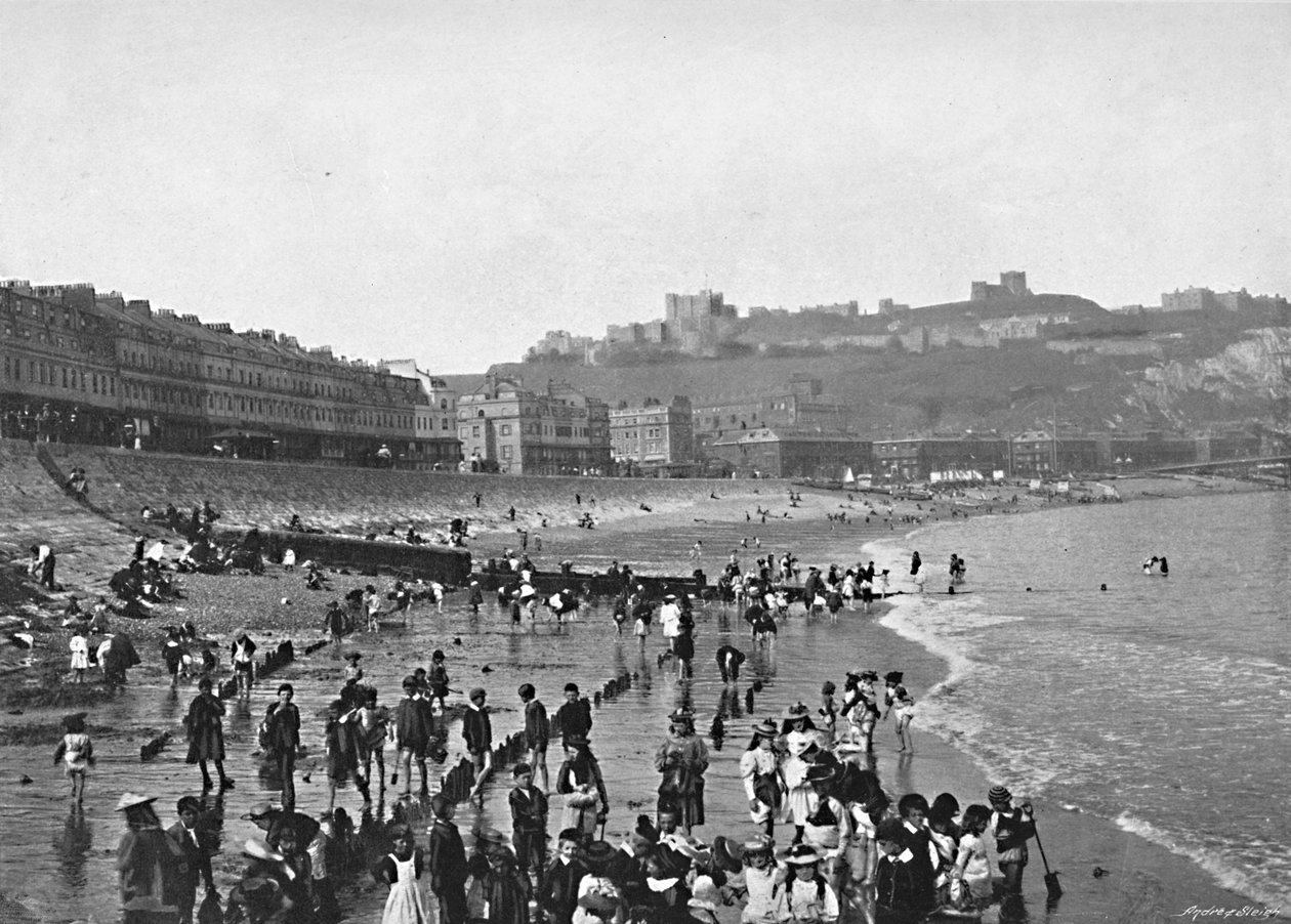 Dover: Het Kasteel en Strand, c1896 door Poulton and Co