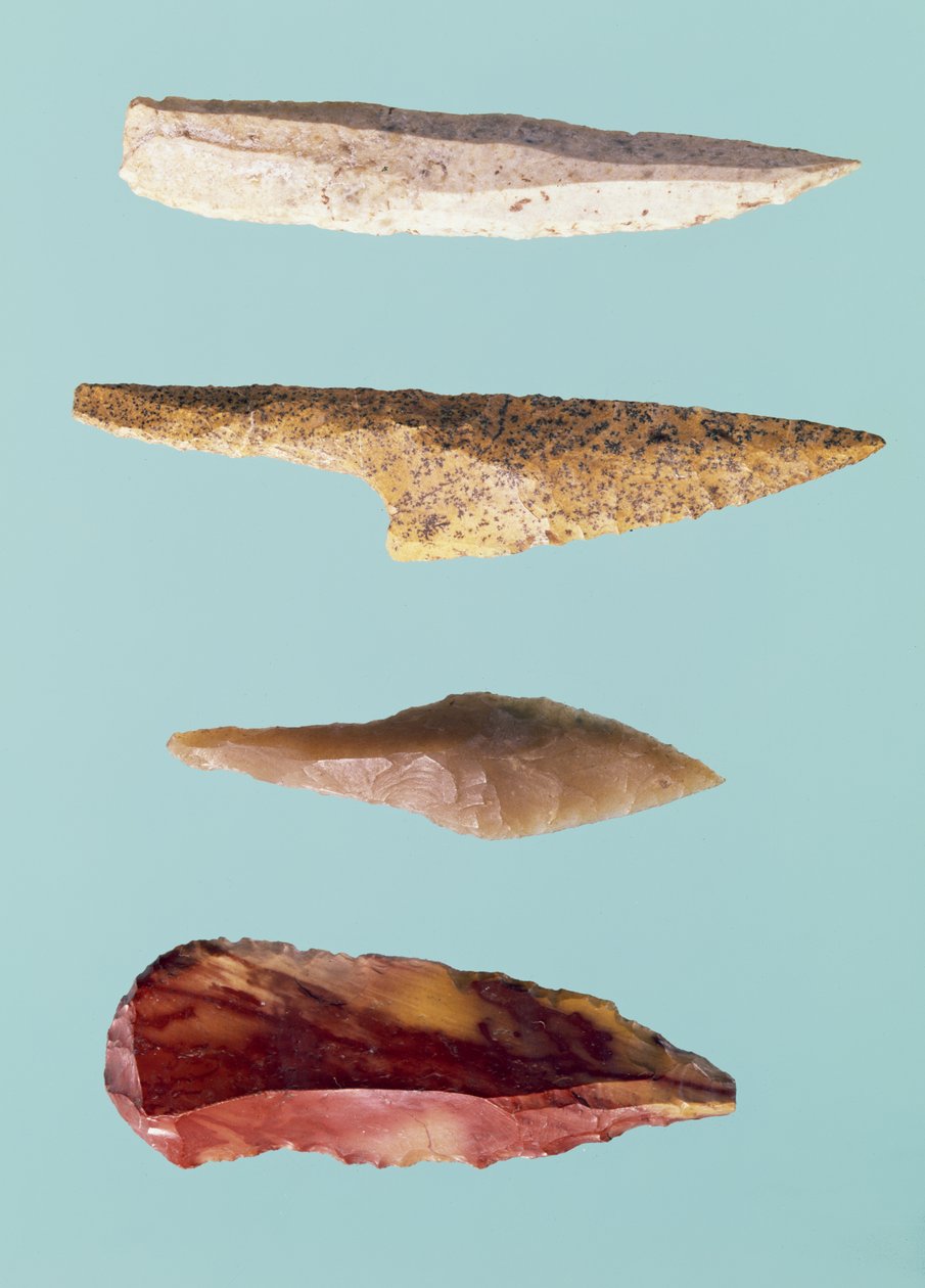 Vier vuurstenen werktuigen, Boven-Paleolithische periode, 35000-10000 v.Chr. (vuursteen) door Prehistoric