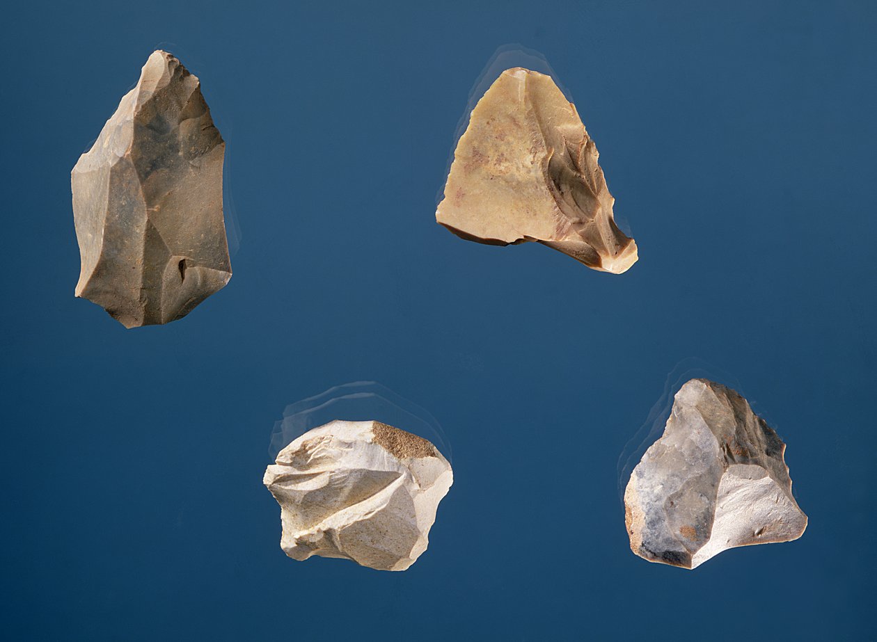 Vier gereedschappen, 35000-10000 v.Chr. (steen) door Prehistoric
