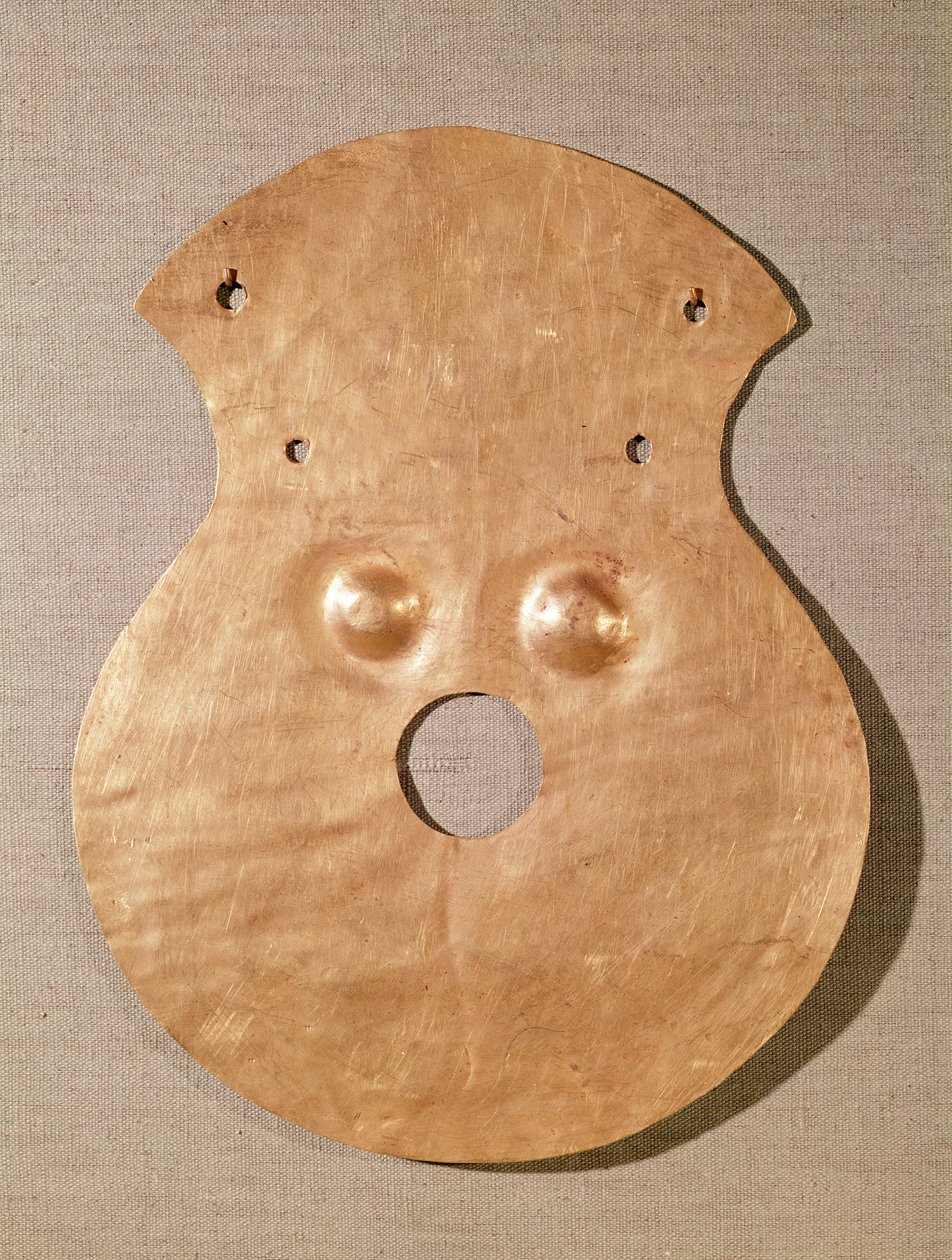 Vioolvormig idool, uit Moigrad, 2500-2000 v.Chr. (goud) door Prehistoric