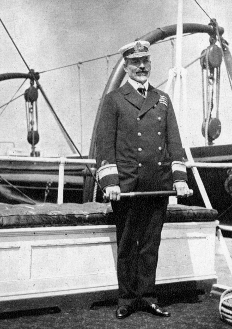 Commodore Sir Archibald Milne 1855-1938, 1908 door Queen Alexandra