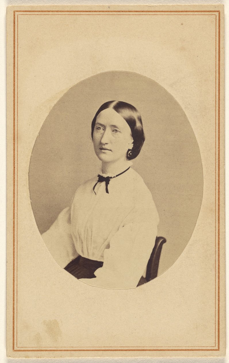 [Ongeïdentificeerde vrouw, zittend]. door R. A. Lord