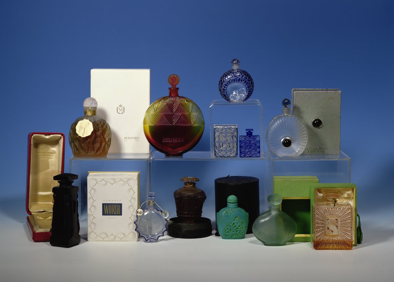 Selectie van Parfumflesjes (glas) door Rene Jules Lalique
