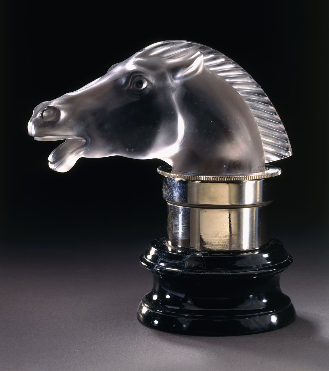 Epsom, ca. 1928 door Rene Jules Lalique