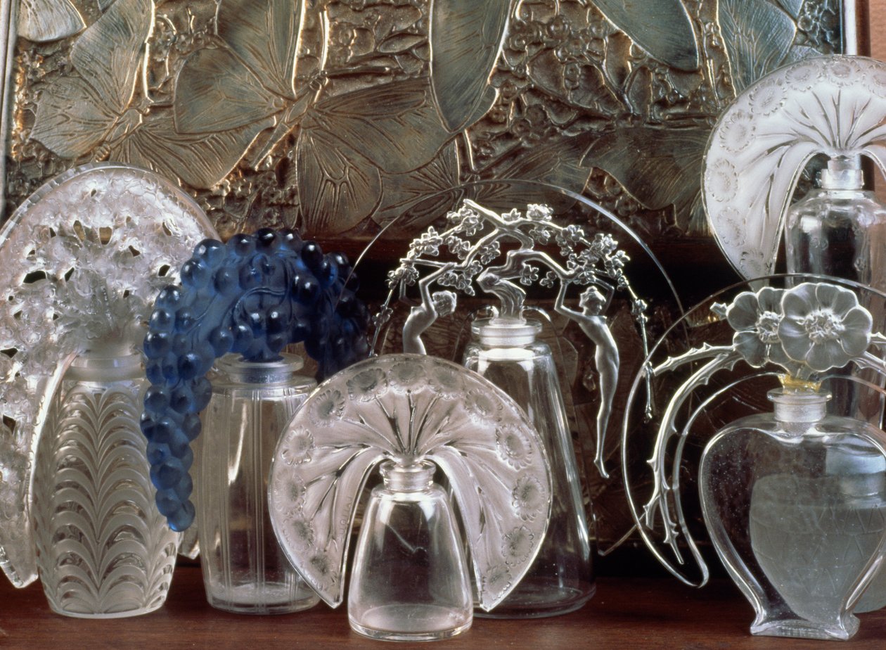 Parfumflacon in glas door Rene Jules Lalique