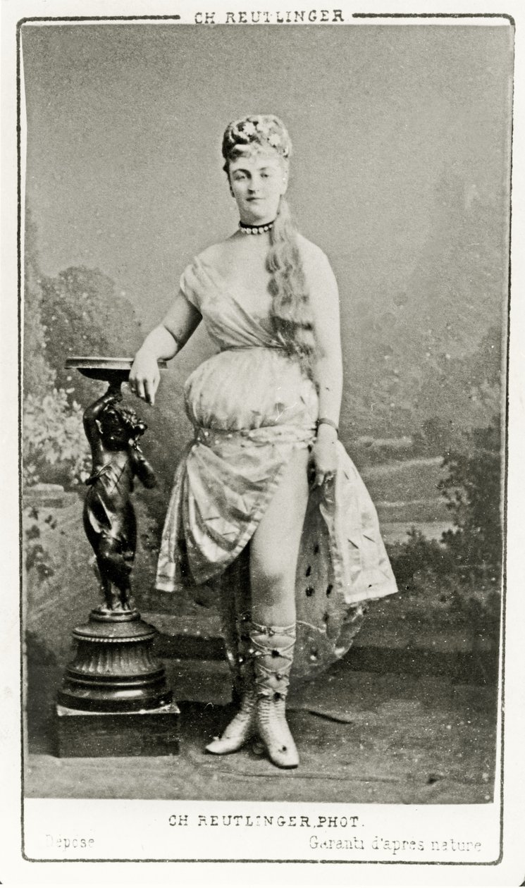 Méry Laurent op het podium, c.1888-89 door Reutlinger Studio