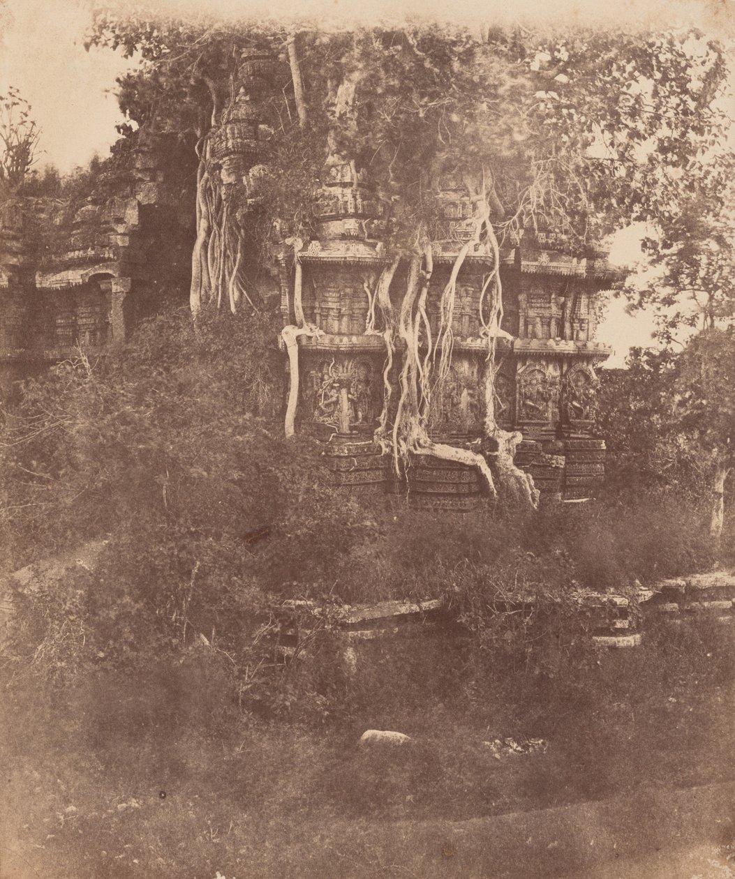 Tempel in Hallibeed, India,1856-1857 (foto) door Richard Banner Oakeley