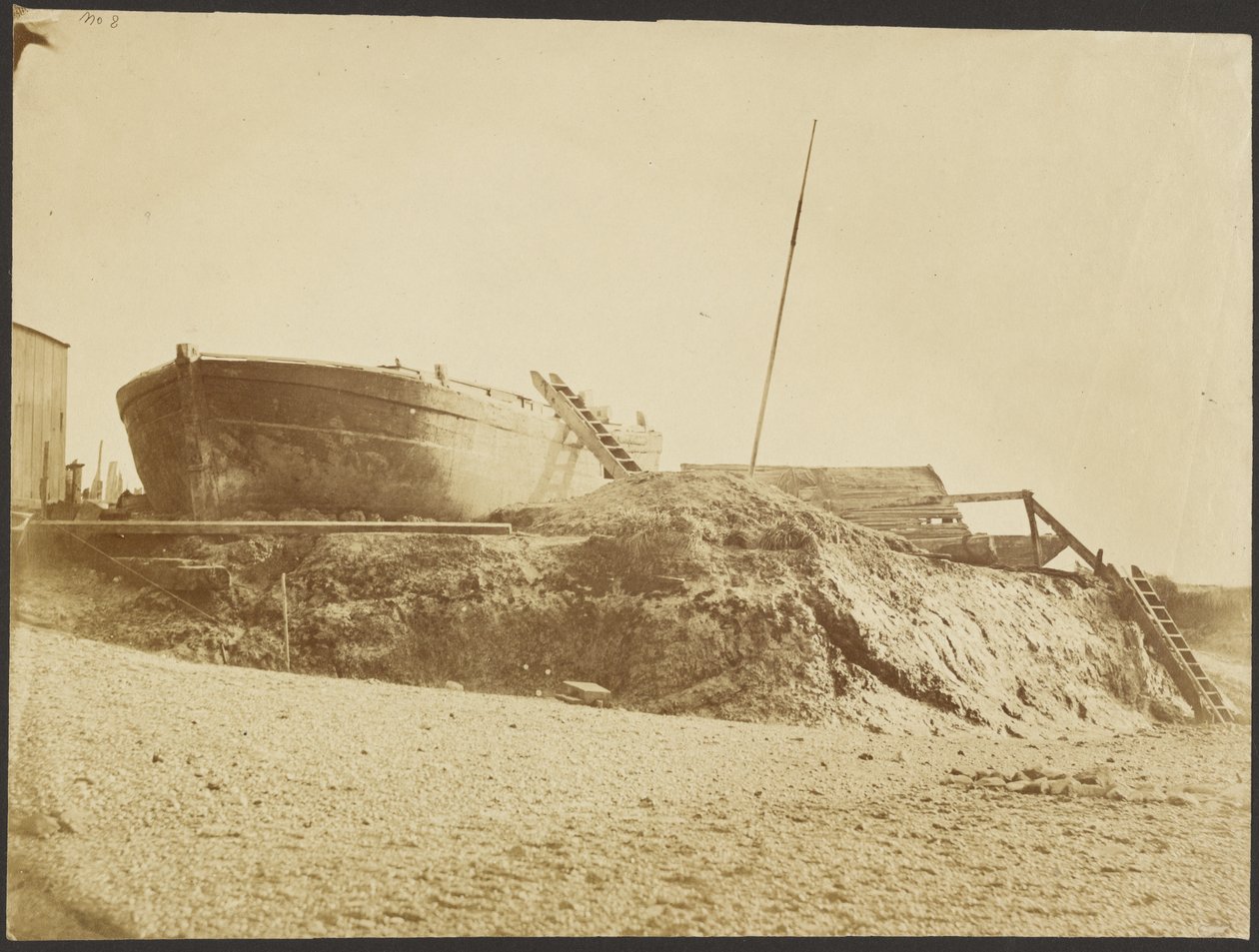 [Gestrande boot] door Roger Fenton