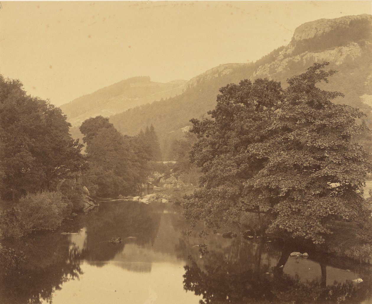 [Landschap met rivier] door Roger Fenton