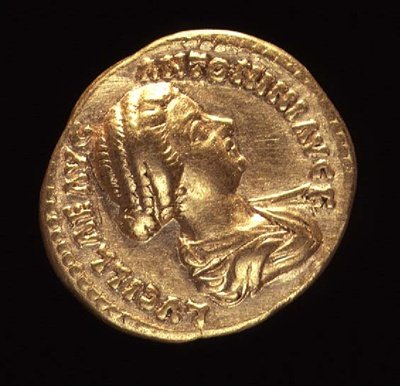 Aureus (voorzijde) met afbeelding van Lucilla, dochter van Marcus Aurelius (AD 161-AD 180) gedrapeerd. Inscriptie: LUCILLAE AVG ANTONINI AVG F door Roman