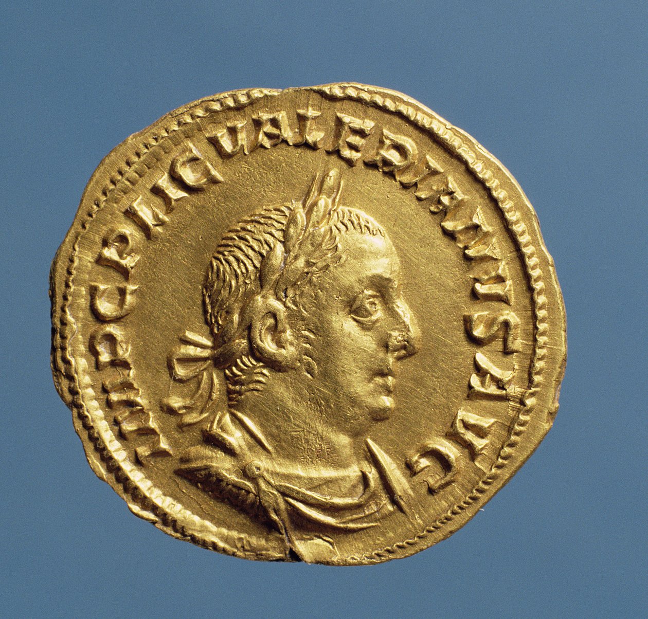 Aureus (voorzijde) van Valerianus I, gedrapeerd, gepantserd, met een lauwerkrans. Inscriptie: IMP C P LIC VALERIANVS AVG door Roman