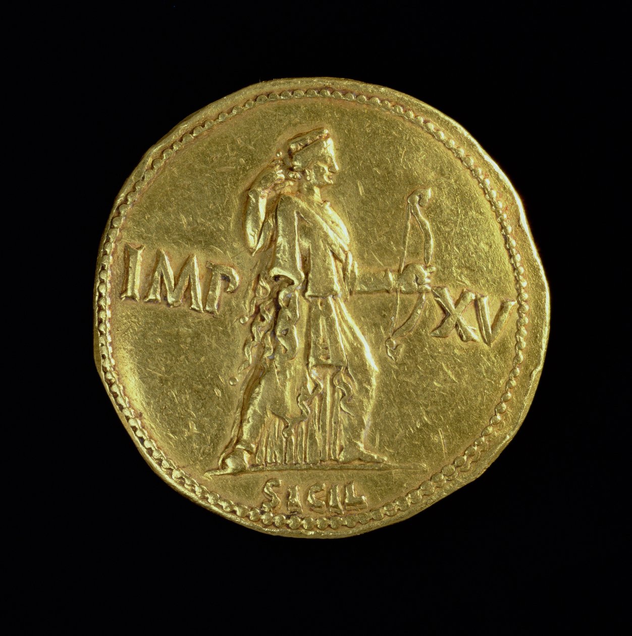 Gouden multiple (achterkant) van keizer Augustus (31 v.Chr.-14 n.Chr.) met de godin Diana. Opschrift: IMP XV links en rechts van Diana, onder SICIL door Roman