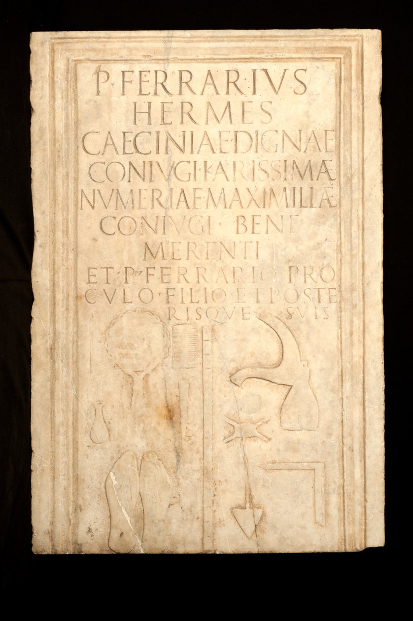 Inscriptie op stele (marmer) door Roman