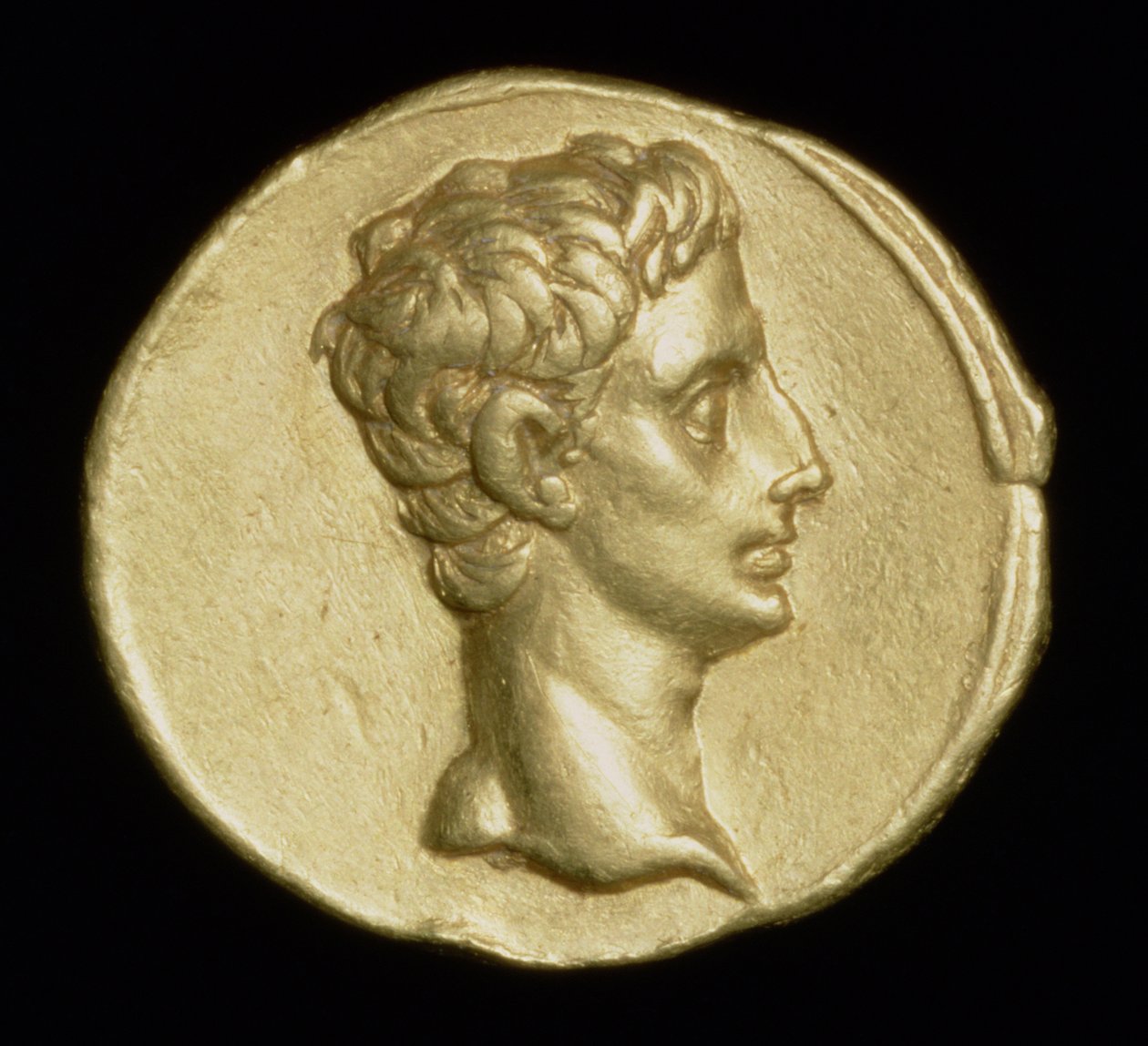 Voorzijde van een aureus munt met afbeelding van Keizer Augustus, ca. 18-16 v.Chr. (goud) door Roman