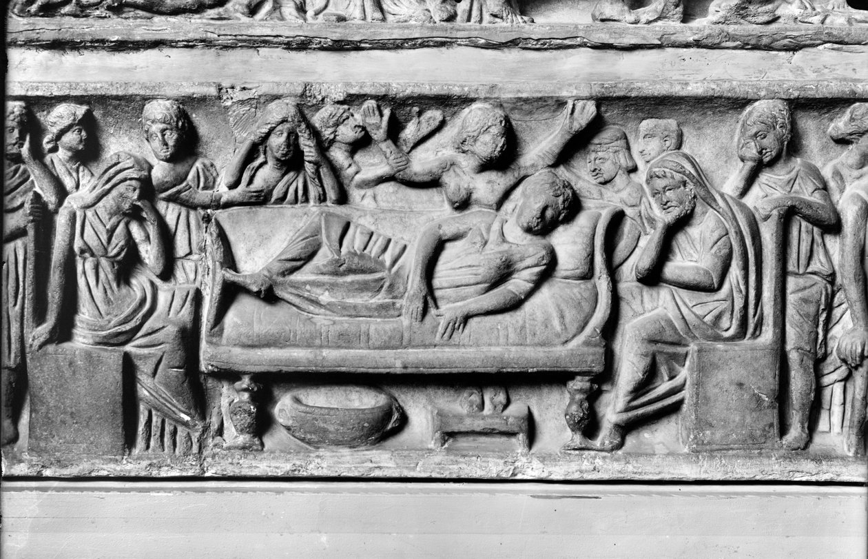 Reliëf dat de overledene omringd door ouders en vrienden toont, detail van de Sarcofaag van de Conclamatie door Roman
