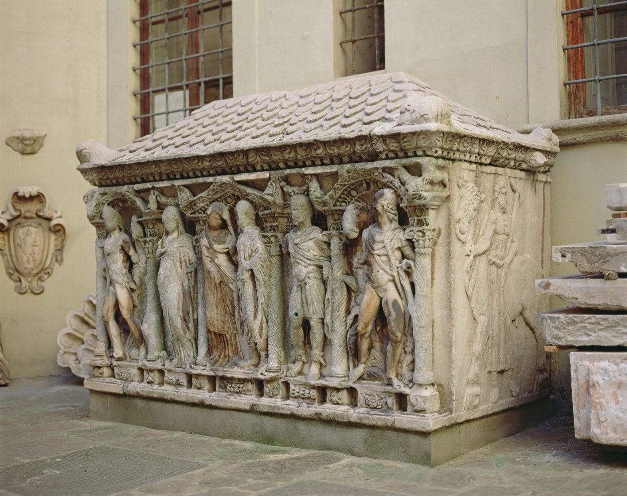Sarcophagus door Roman