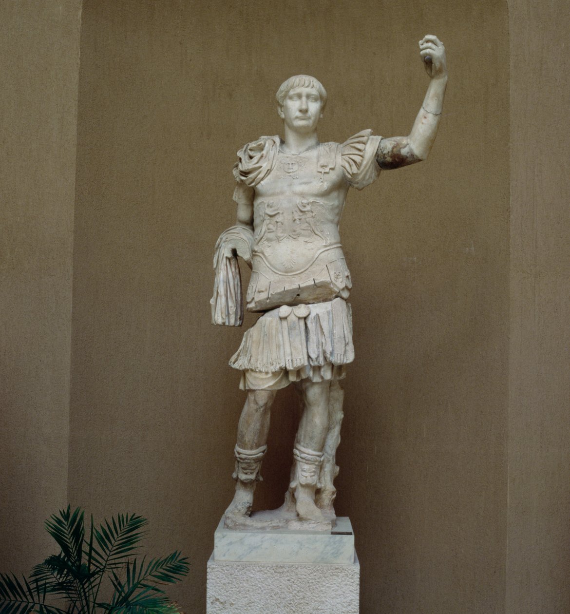 Standbeeld van keizer Trajanus (53-117 na Chr.) door Roman