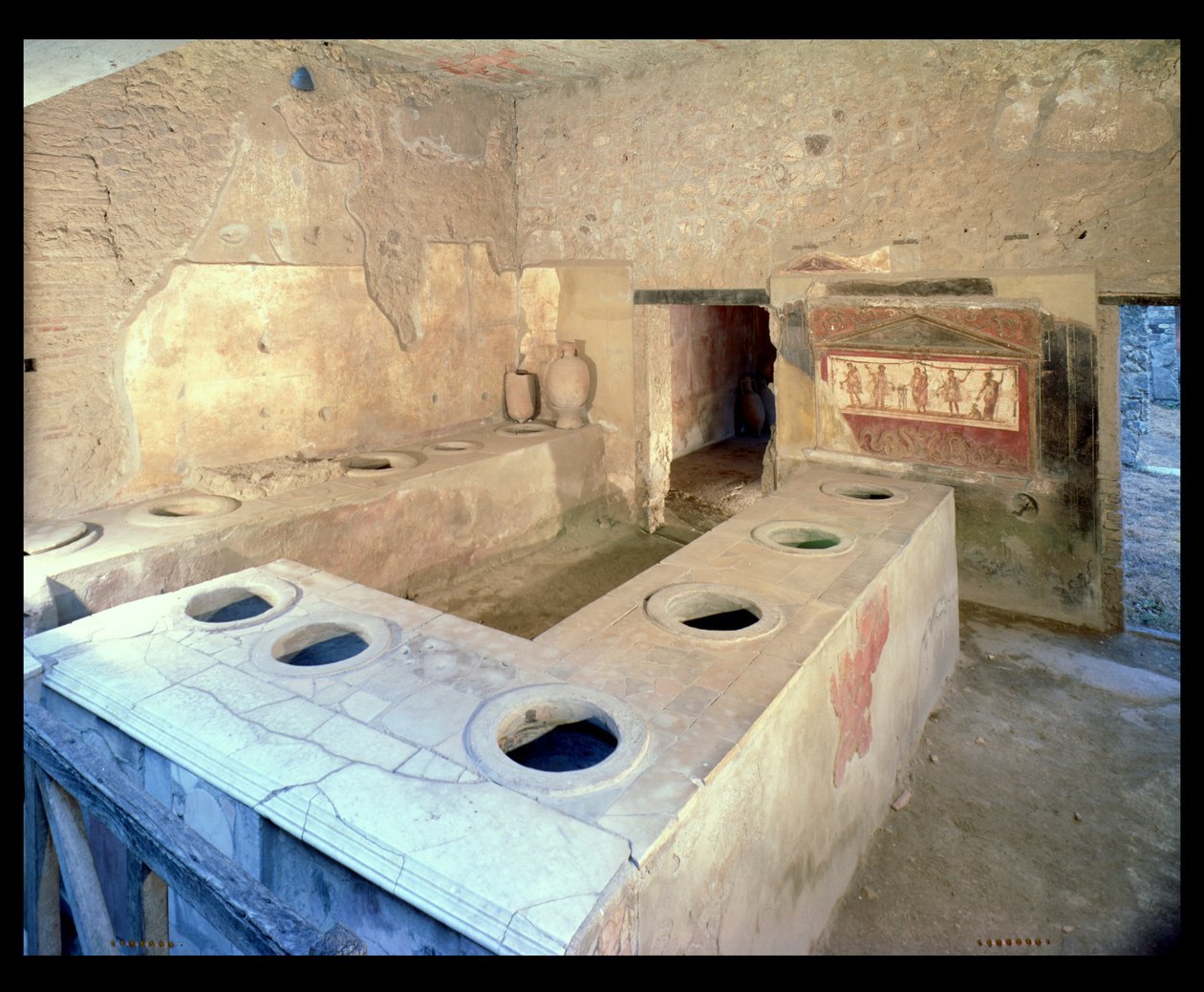 De toonbank van het Thermopolium, via dell