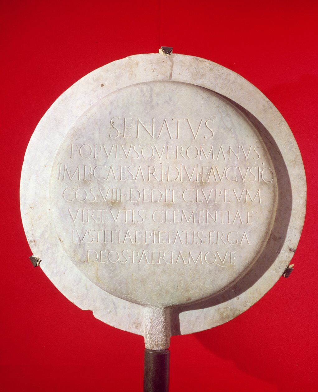 Votief schild ter ere van Augustus, 26 v.Chr. door Roman
