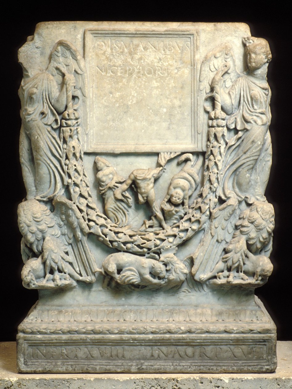 Grafmonument door Roman