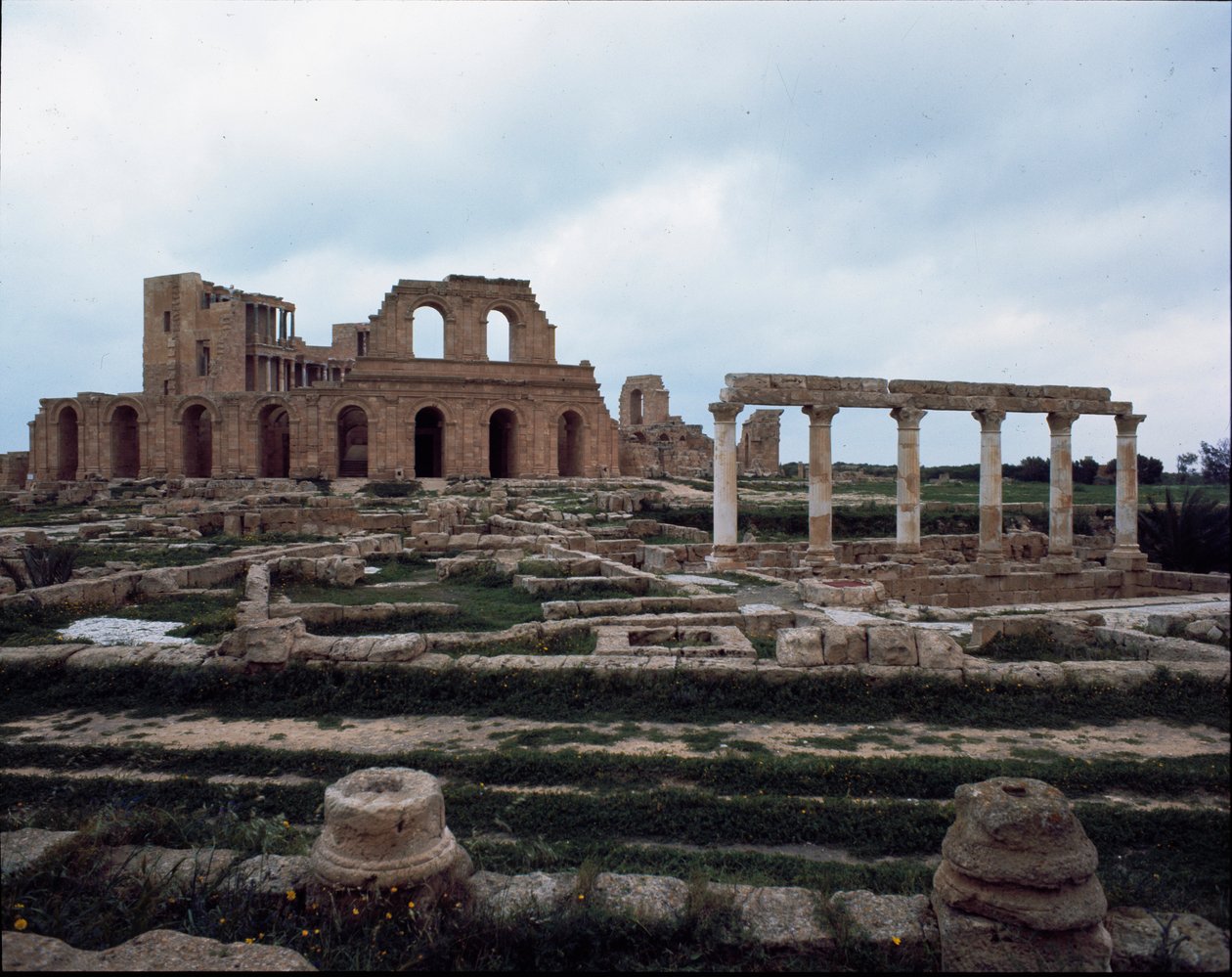 Romeins theater en peristyle huis, 2e-3e eeuw door Roman