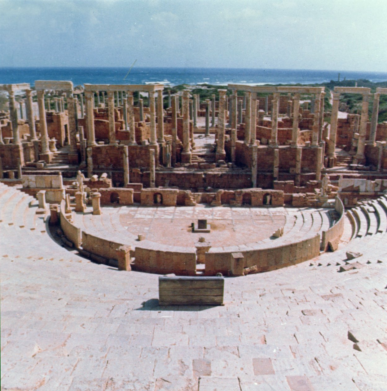 Theater door Roman