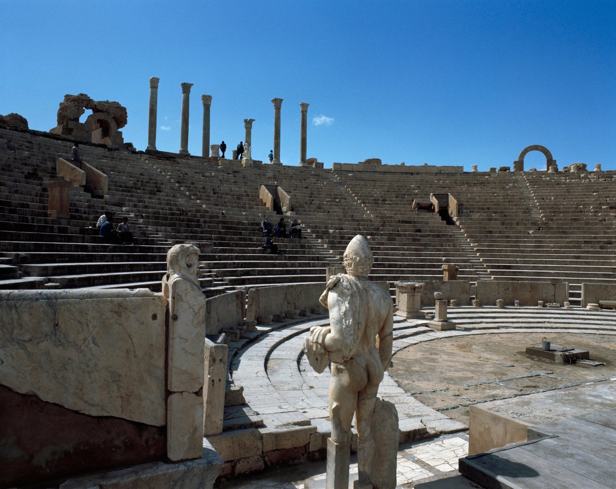 Zicht op het theater door Roman