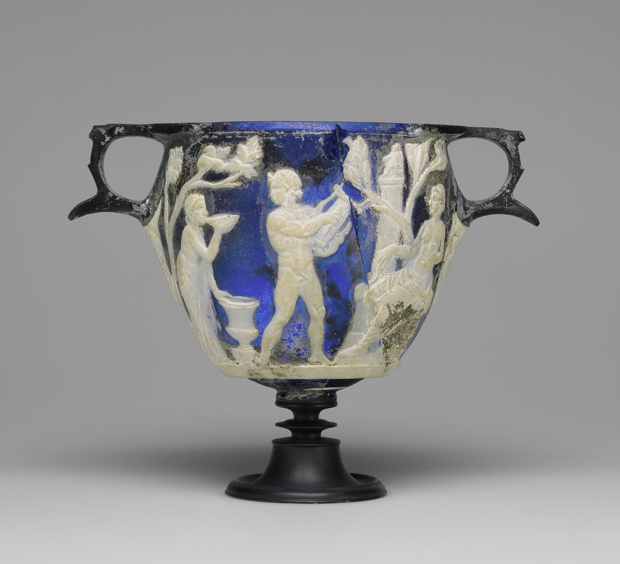 Cameo glazen Skyphos door Roman Imperial Period