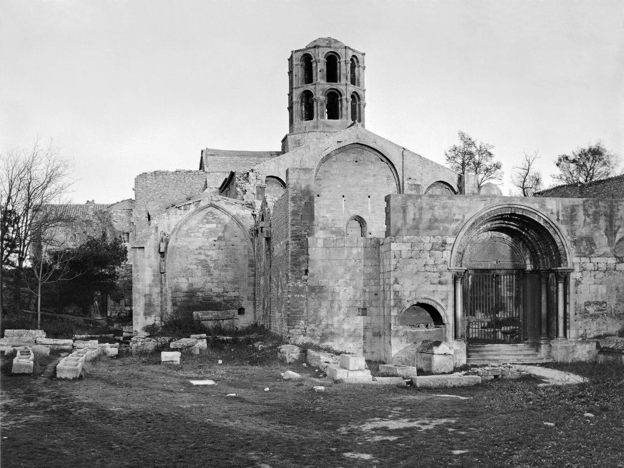 Kerk van Sint-Honoratus in Les Alyscamps door Romanesque