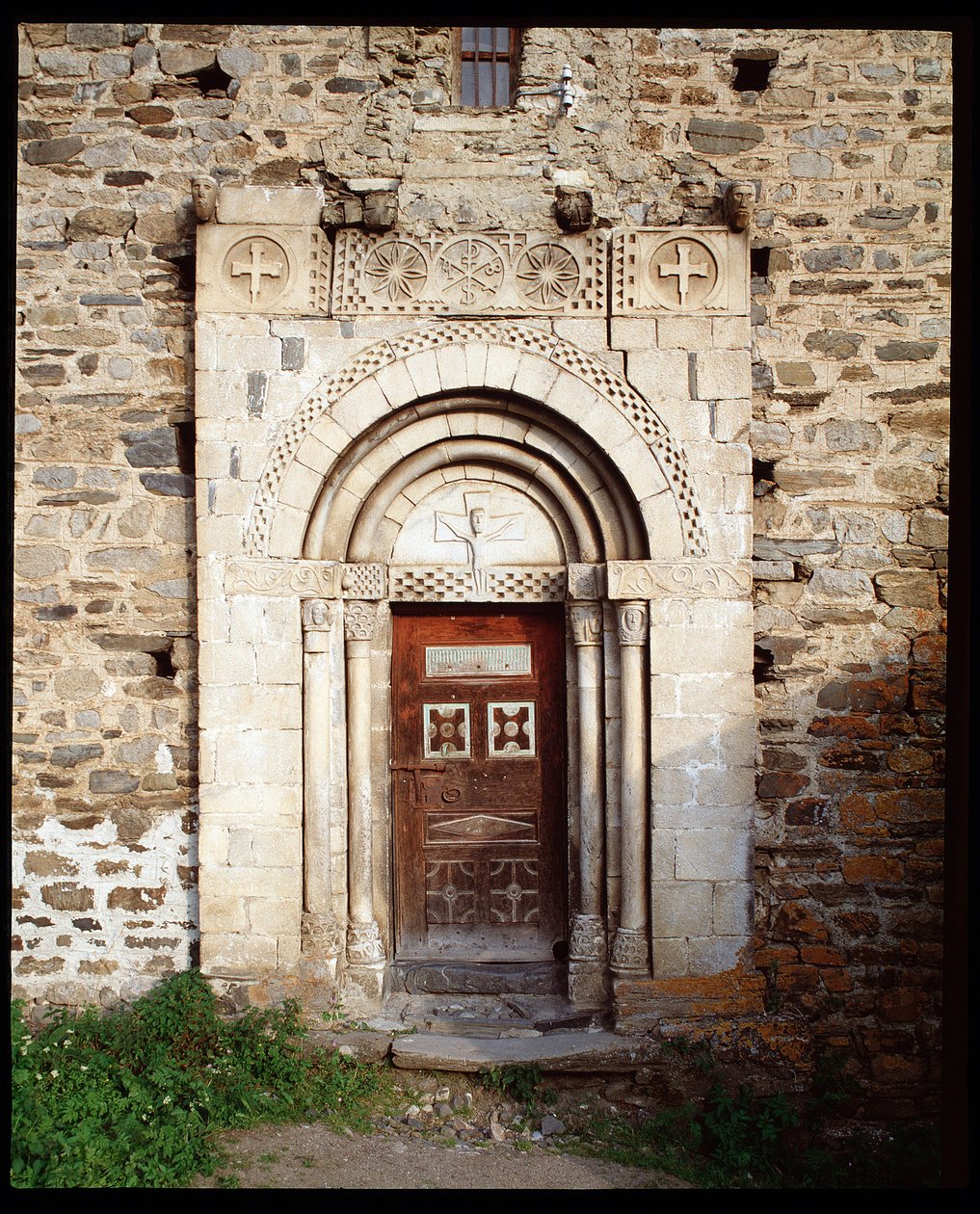 Portaal van de kerk door Romanesque