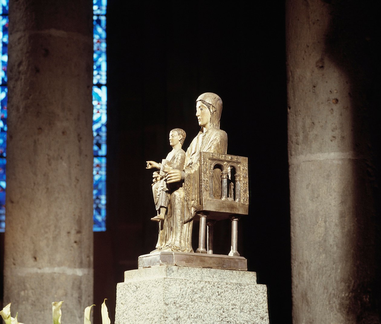 Maagd en Kind (sculptuur) door Romanesque