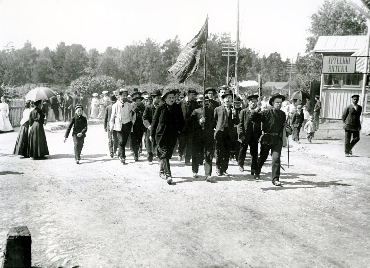 Een protestmars in St. Petersburg, 1906 door Russian Photographer