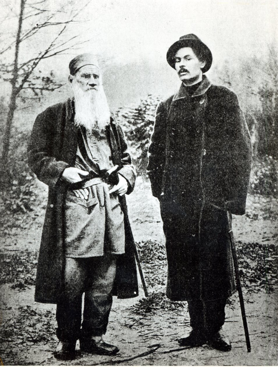 Maxim Gorky (Aleksei Maksimovich Peshkov) bezoekt Lev Tolstoy in Yasnaya Polyana in 1900 door Russian Photographer